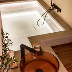 Adalina Luxury ジョヴィナッツォ